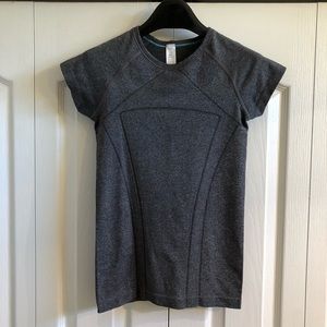 Ivivva dark grey T-shirt